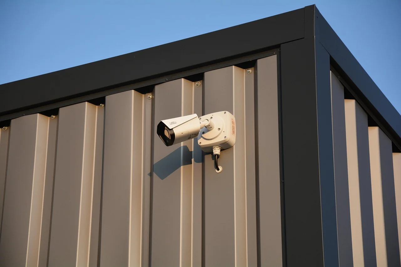 Sklepy bez strat: bramki antykradzieżowe, CCTV i systemy DVR